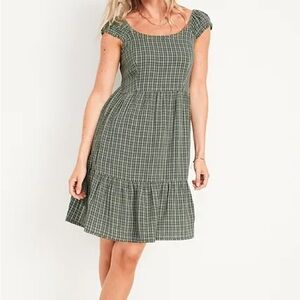 NWT Old Navy Fit & Flare Cap-Sleeve Plaid Smocked
Mini Dress Size L